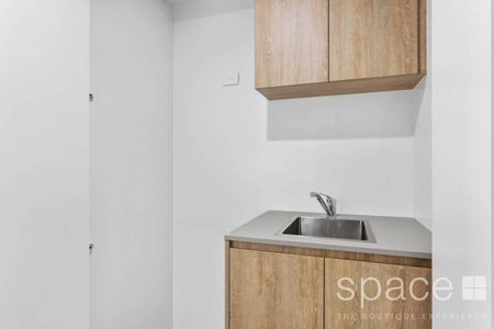 Brand New sleek apartment - Photo 3
