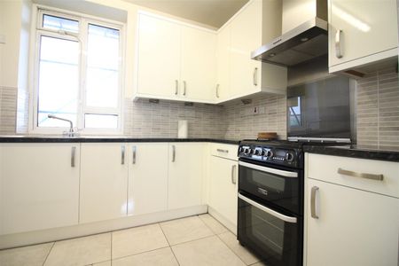 3 Bedroom Flat To Let - Photo 4