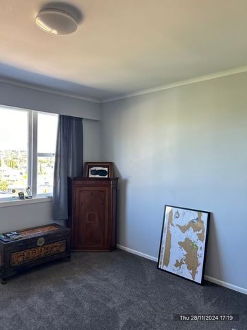 Single Garage & Great Location! - Photo 2