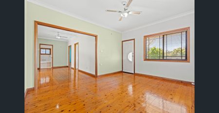 FAMILY HOME ON THE LAKE - Photo 4