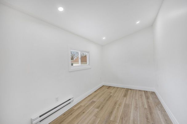 For Lease - 338 Old Mosley Street Unit# Unit 3, Wasaga Beach, Ontario - Photo 1