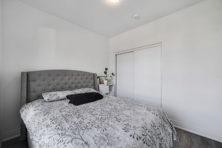 For Lease - 3265 Carding Mill Trail Unit# 218, Oakville, Ontario - Photo 4