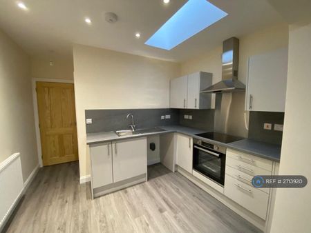 2 bedroom terraced house to rent - Photo 4
