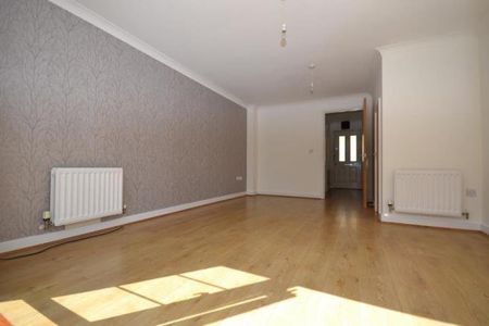 2 bed Semi-detached in Mermaid Close , Gravesend, DA11 9EF - Photo 2