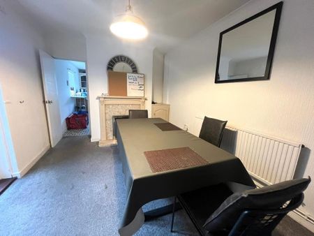 1 bedroom in a house share to rent - Photo 2