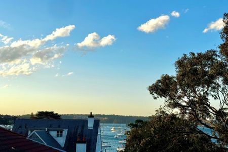 Top Floor One bedroom unit with harbour views and car space**1st Open Inspection Wednesday from 4.30-4.45 pm (No prior access)** - Photo 3