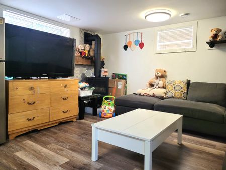 For Lease - 5675 Peer Street, Niagara Falls, Ontario - Photo 5