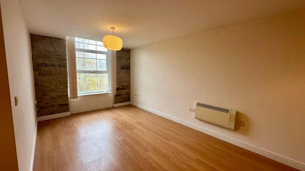 2 bedroom Flat To Let - Photo 1