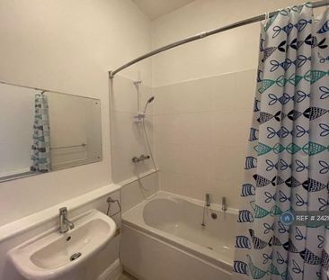 1 bedroom in a flat share to rent - Photo 1