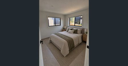 NEAR NEW SPACIOUS 3 BEDROOM GRANNY FLAT! - Photo 4