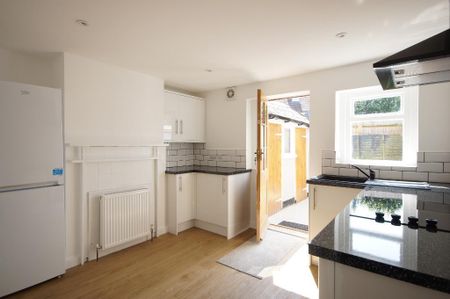 2 bedroom terraced house to rent - Photo 3