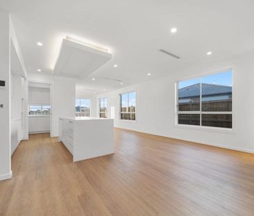 Unique Layout with 3 Ensuites - Perfect for Families or Shared Living! - Photo 1