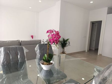 Alquiler de piso en Calle Torremolinos - Photo 4