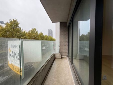 Ruim 2-slaapkamerappartement nabij het bruisende Eilandje - Photo 2