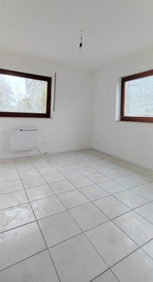 Schöne, komplett renovierte 1-Schlafzimmer-Wohnung in Lichtenbusch - Photo 1