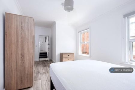 1 bedroom in a house share to rent - Photo 4
