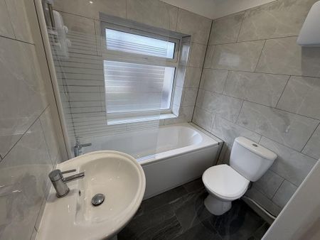 3 bedroom semi-detached house to rent - Photo 5