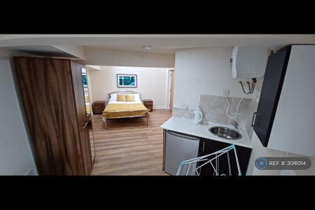 Studio to rent - Photo 5