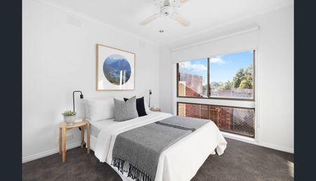 SPACIOUS 2 BEDROOM UNITWITH DOUBLE LOCK UP GARAGE - Photo 5