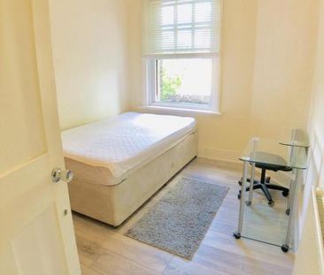 4 bedroom flat to rent - Photo 3