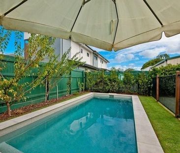 QLD Cottage With Large Entertainers Deck Overlooking the Stunning I... - Photo 5