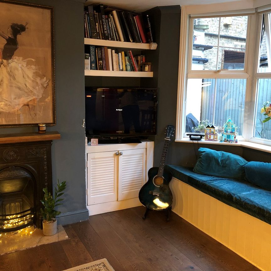 2 Bed Flat, Rosendale Road, SE24 - Photo 1