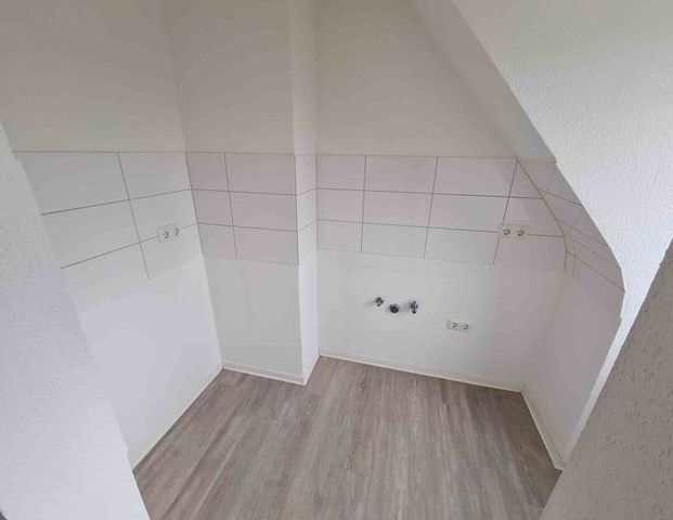 Dachgeschoss-Wohnung in Grevenbroich-Wevelinghoven - Photo 1