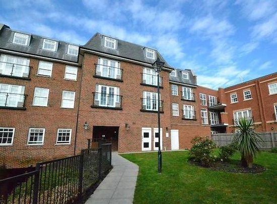 One Bedroom Apartment is in an Excellent Location in the Heart of Bromley Town Centre - Photo 1