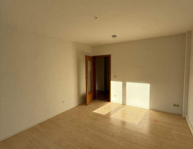 Wohnen im Grünen - 3 Raum Wohnung Hartenstein ab 05/2025 zu vermieten - Photo 1