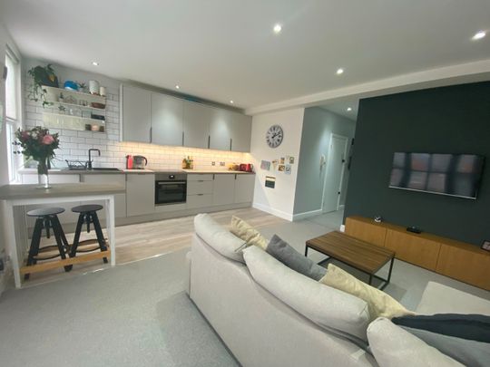 2 Bed Flat, Streatham, SW16 - Photo 1