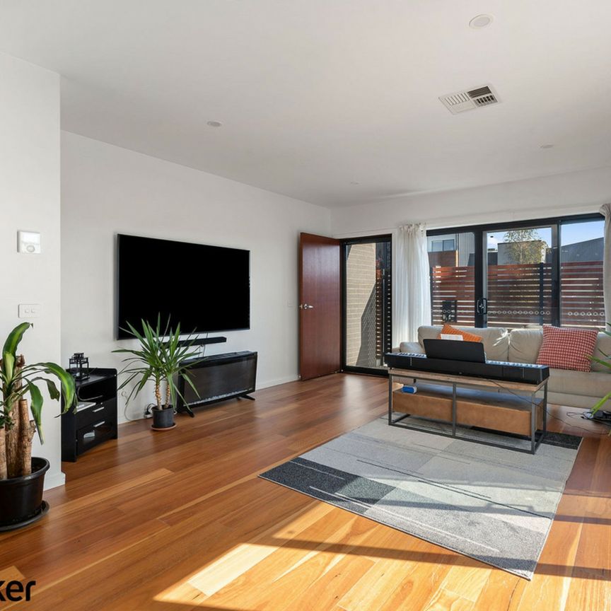 Partly Furnished Townhouse Living in Coombs - Photo 1