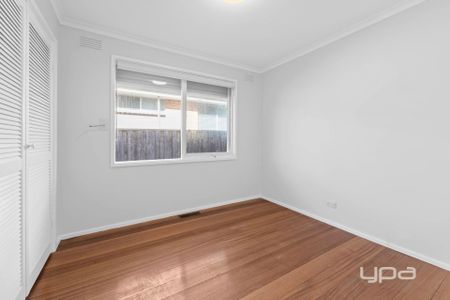 Spacious Gem - 3-Bedroom Home in Prime Avondale Heights Location! - Photo 2