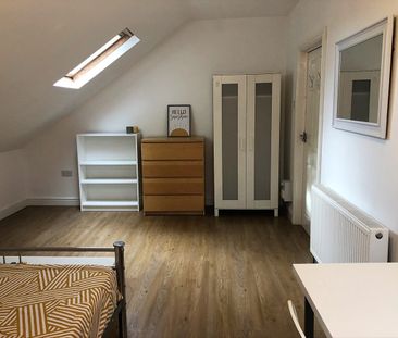 7 Bed Semi-Detached House, Lenton Boulevard, NG7 - Photo 3