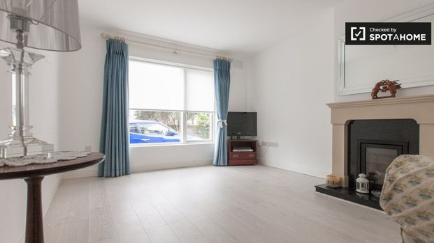 Simple single room to rent in Walkinstown, Dublin. - Photo 1