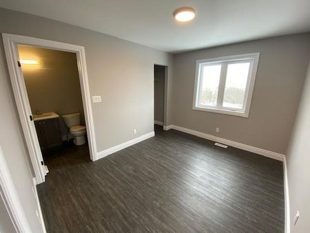 65 Gardiner St - Unit 2, 4 bed, 4 bath STUDENT RENTAL AVAILABLE MAY 2025 - Photo 2