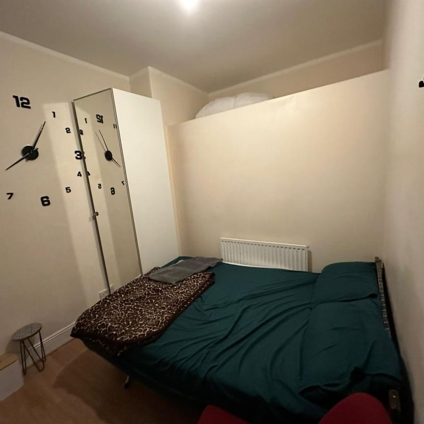 Room in a Shared House, St Ives Road, M14 - Photo 1