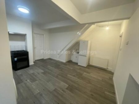 Newcombe Road, Southampton - Photo 4