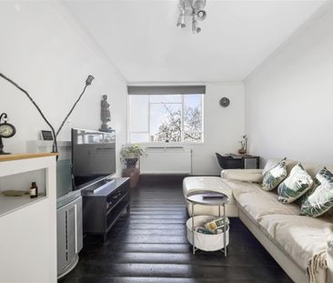 Bevin Court, Islington - Photo 1