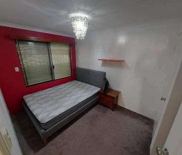 Queens Park - Photo 2