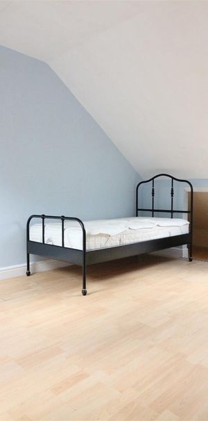 Chertsey Bridge Road, Chertsey - Photo 1