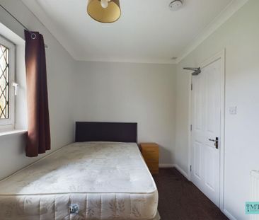 1 bedroom in a house share to rent - Photo 2
