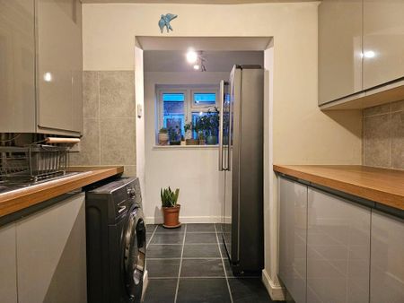 2 bedroom terraced house to rent - Photo 2