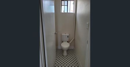 Newly renovated 1 Bedroom Unit, prime location - Photo 4