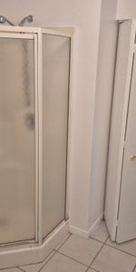 GRAND ET SUPERBE 4 1/2 Style Condo à LOUER au 1er juillet, avec Thermopompe neuve 2025. - Photo 3