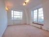 One double bedroom unfurnished top floor flat with a roof terrace - Photo 4