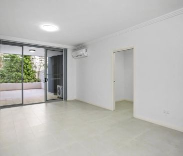 Stylish One-Bedroom + Study Modern Apartment - Photo 1