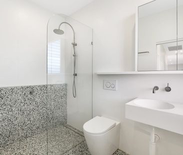 Coastal Luxury Awaits – Stunning Beachside Rental Home - Photo 3