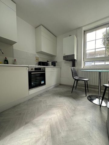 4 bedroom flat share to rent - Photo 5