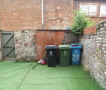 2 bedroom terraced house to rent - Photo 3