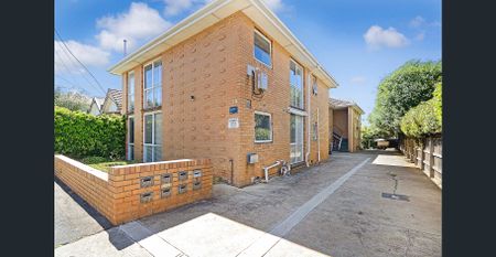Ground Floor Apartment In Elwood - Photo 2